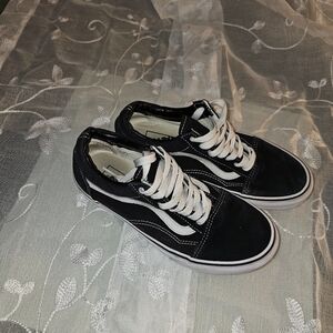 Vans black/white (old skool) size women 6.5 men 5.0
